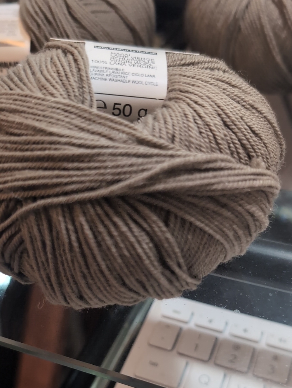 Le Fibre Nobili perlina #11 Seaweed( Brown With Hint Of Green)